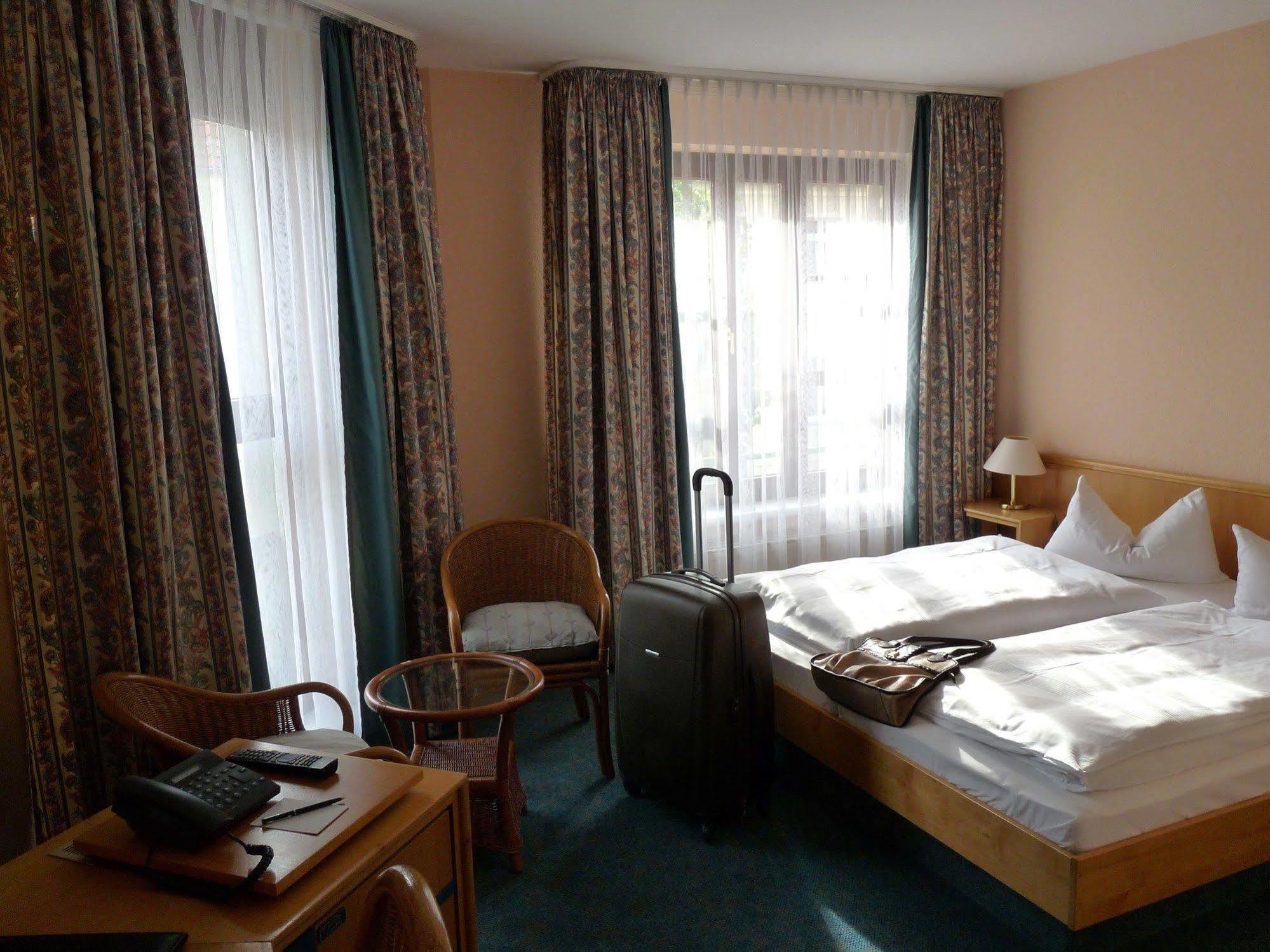 Hotel Garni "Zum Eichwerder" Темплин Экстерьер фото
