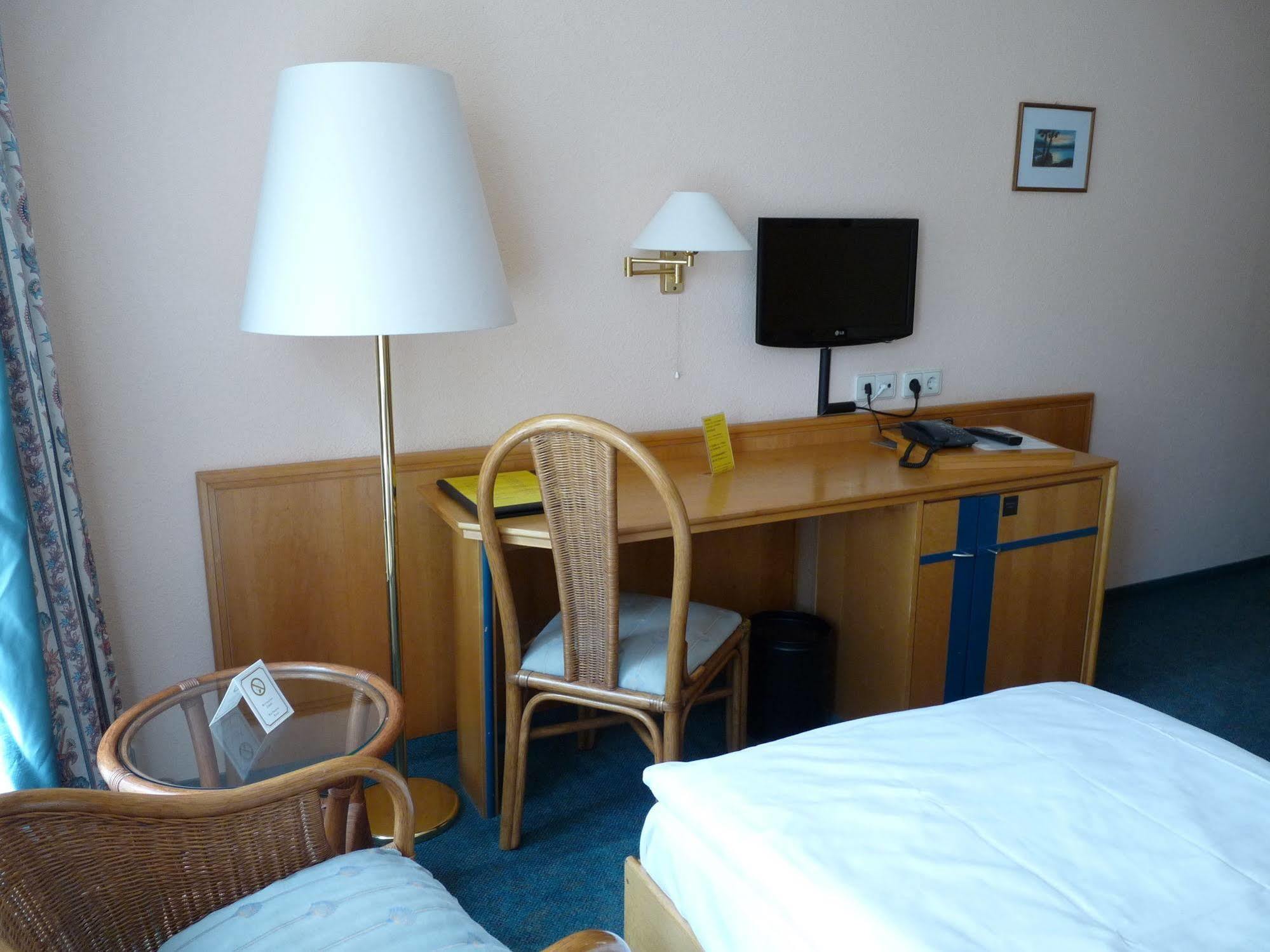 Hotel Garni "Zum Eichwerder" Темплин Экстерьер фото