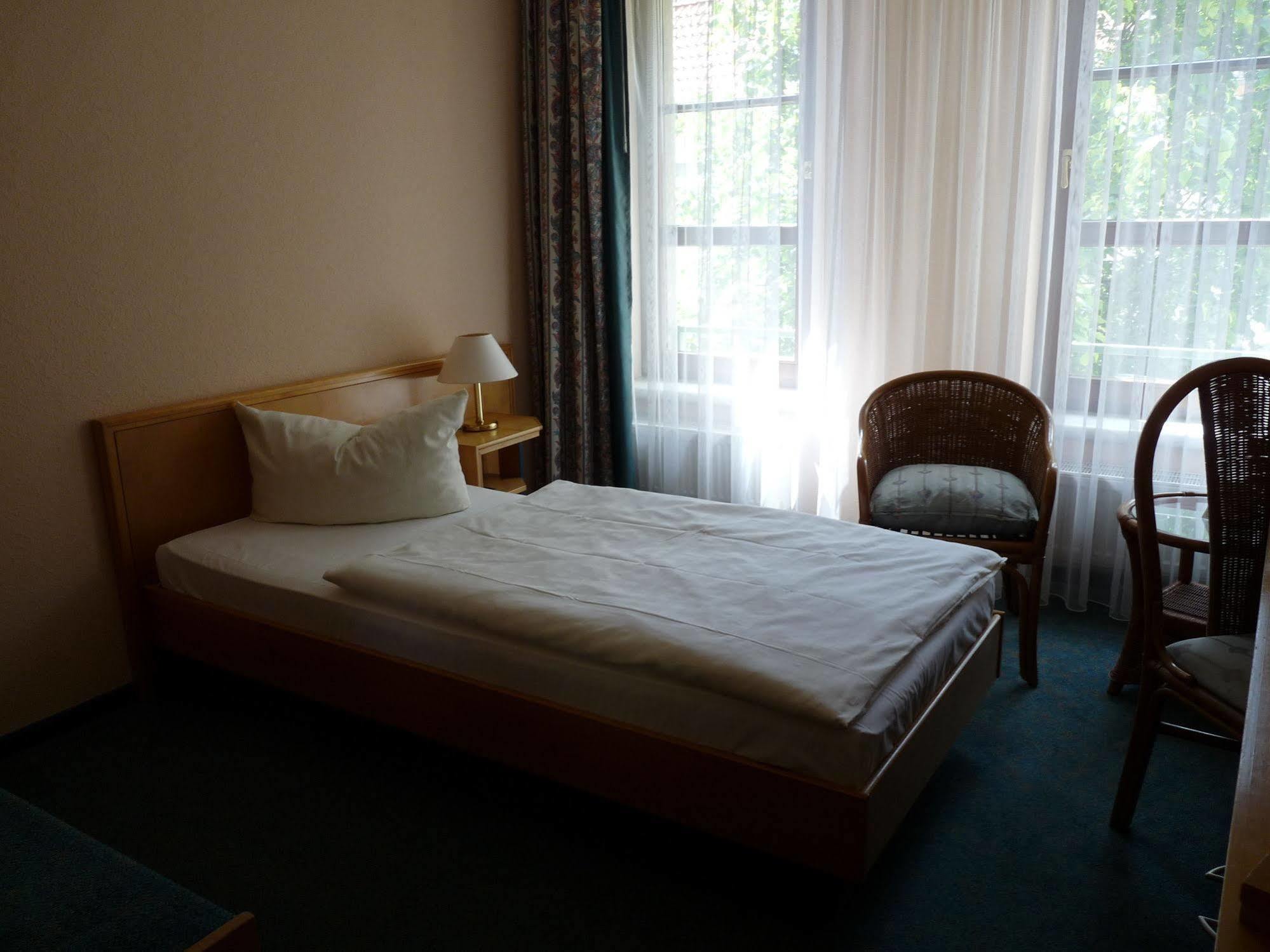 Hotel Garni "Zum Eichwerder" Темплин Экстерьер фото